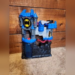 Imaginext DC Super Friends Wayne Manor Batman Batcave With One Figurine